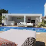 Mimosa Villa *